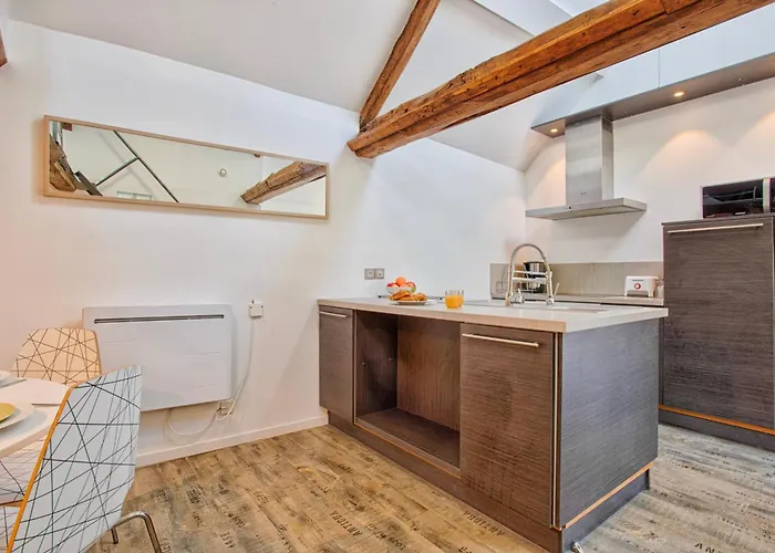 T2 Authentique, Jardin Et Bbq - 5min Bayeux - Parking Apartment *